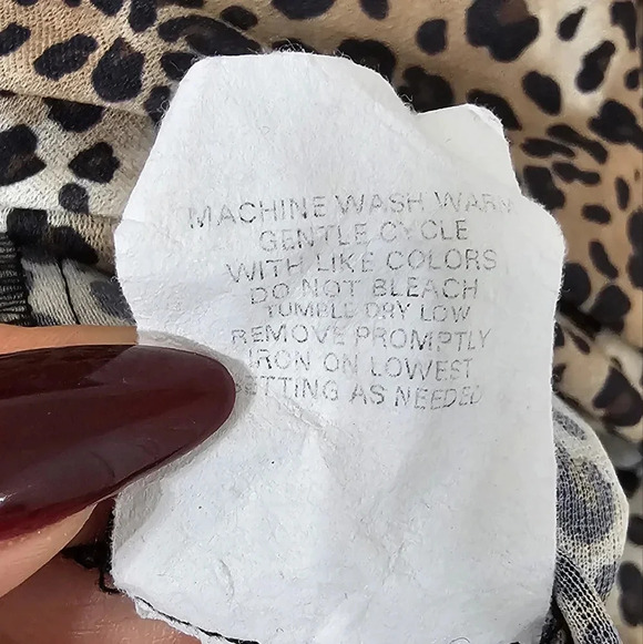 Sara Morgan Leopard Print Lightweight Blouse Top Size LA - Picture 7 of 7